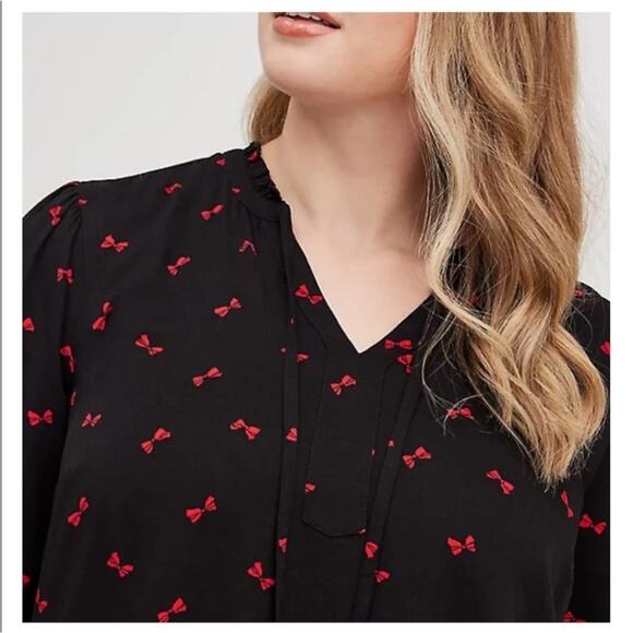 Torrid Red Bow Print Rayon Twill Tie Neck Peasant Top 3X NWT Tossed Bows - Picture 13 of 14
